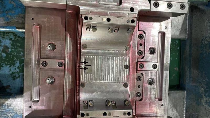 手机外壳塑胶模具：关键参数解析与选型要点**