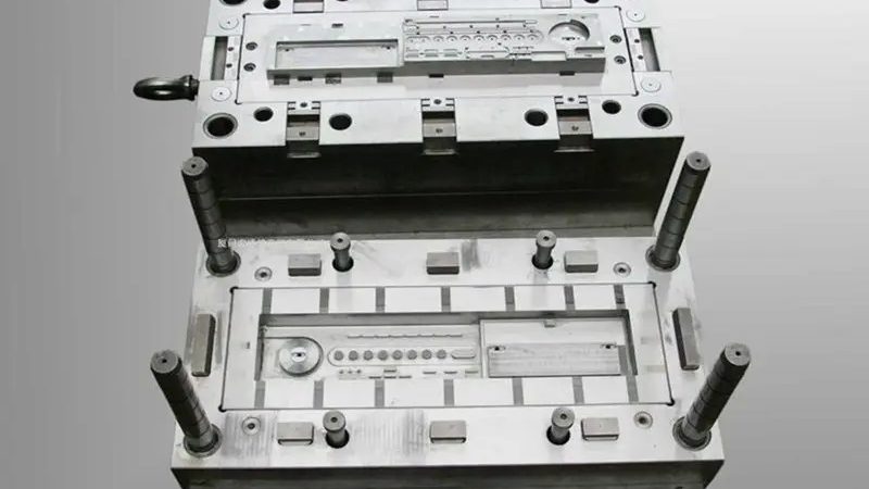 多层共挤吹塑模具：揭秘其关键参数与选型逻辑